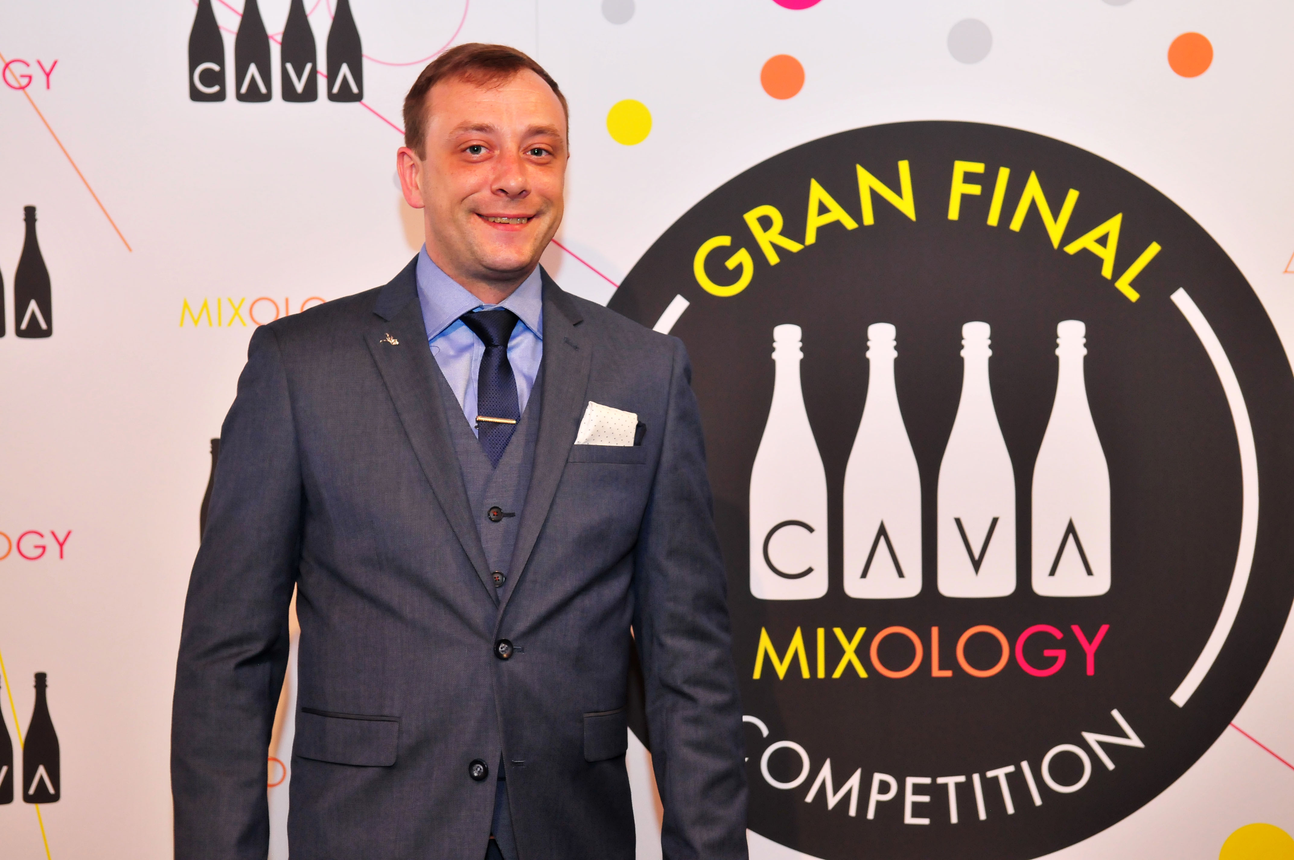 Vitalij Gutovskij gana el concurso de coctelería ‘Cava Mixology Competition’